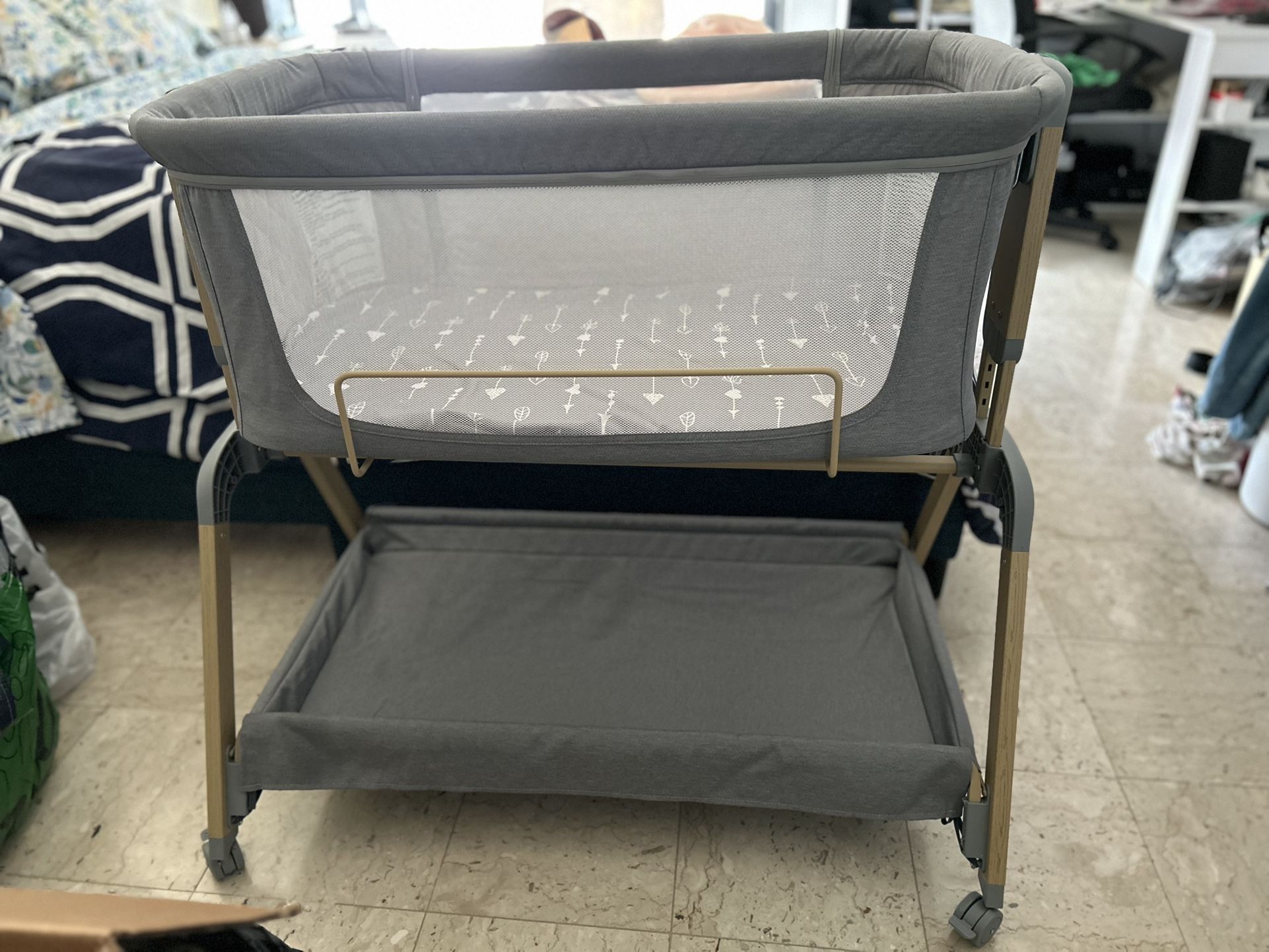 Jimglo bassinet with sheets