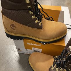 New men’s timberland boots, size 8