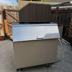 Commercial Ice maker