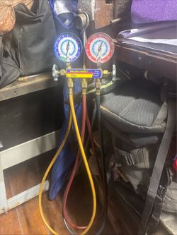 Test and  Charging manifold by yellow jacket