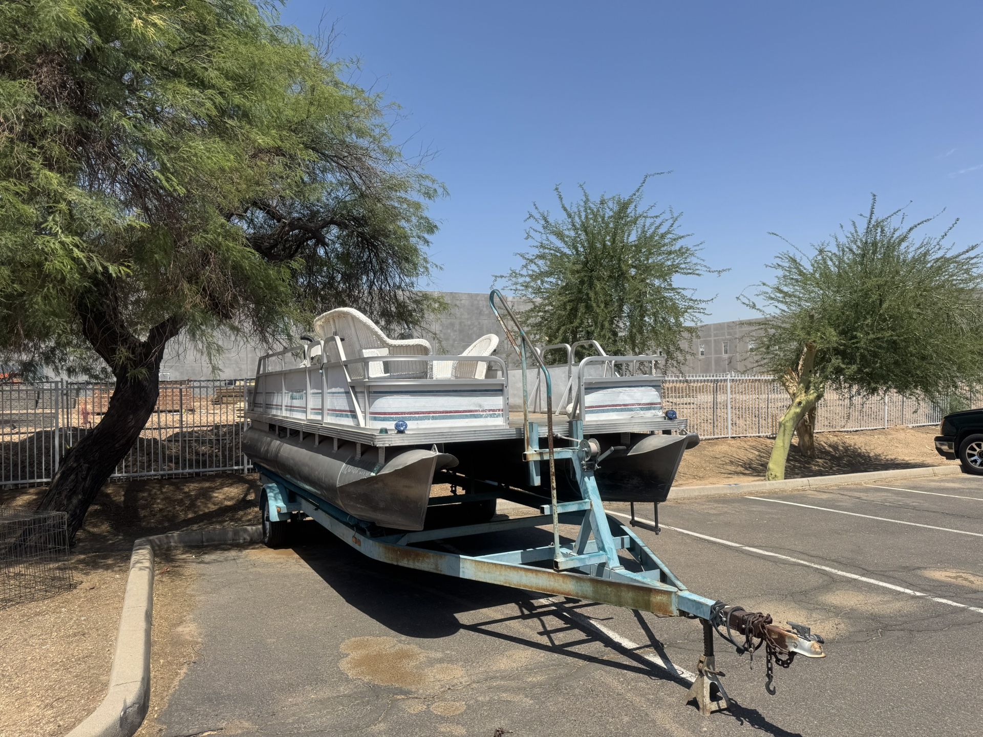 Manitou 20 Ft Pontoon Boat 