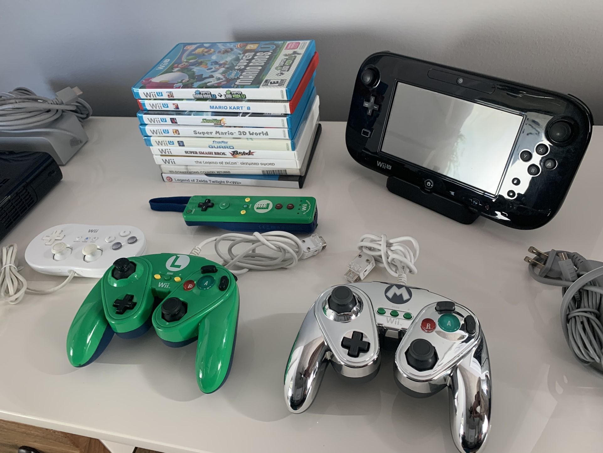 Wii U Deluxe Set: 9 Games + 3 Controllers