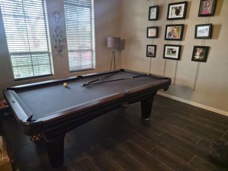 Pool table - excellent condition