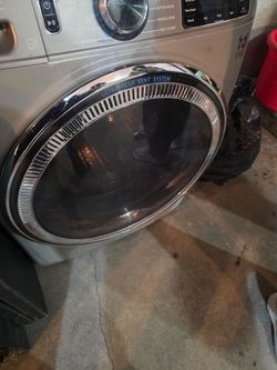 GE UltraFresh Vent System Front Load Washer