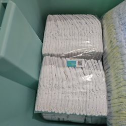 Diapers Pampers Unopened 42 Count (NEWBORN) $5 (PENDING)