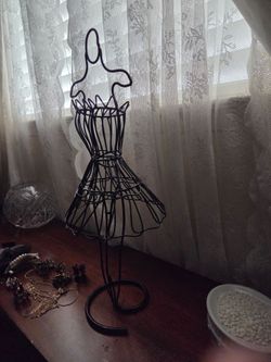 Black Wire Dress Form Mannequin Stand