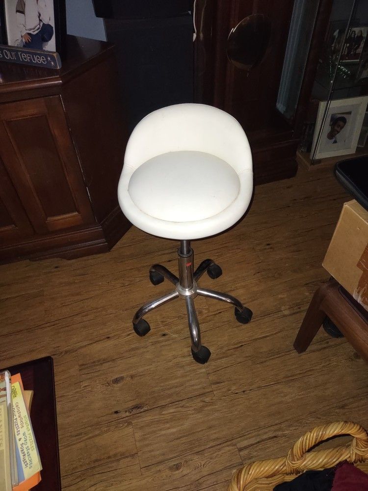 Zeny Rolling Swivel chair Faux Leather White, Very nice!