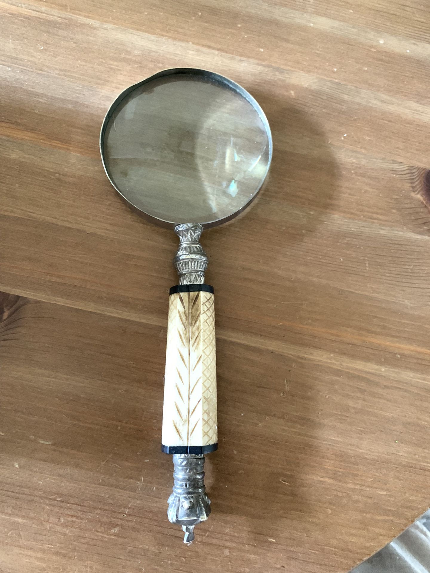 Etched Desk Top Magnifying Glass