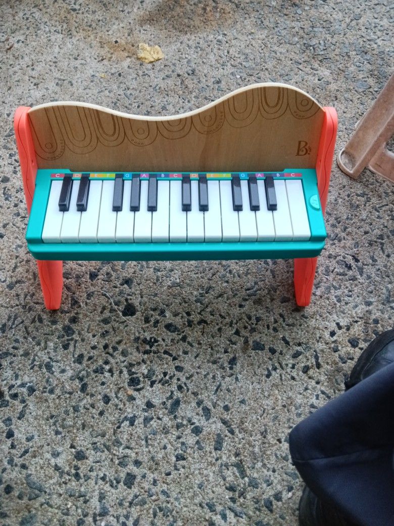 Battery Operated Music Keyboard