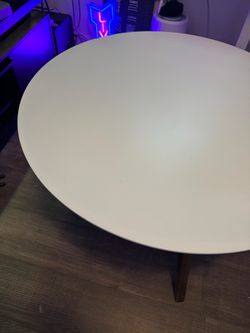 Round coffee table