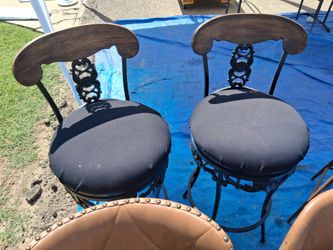 Put table bar stools