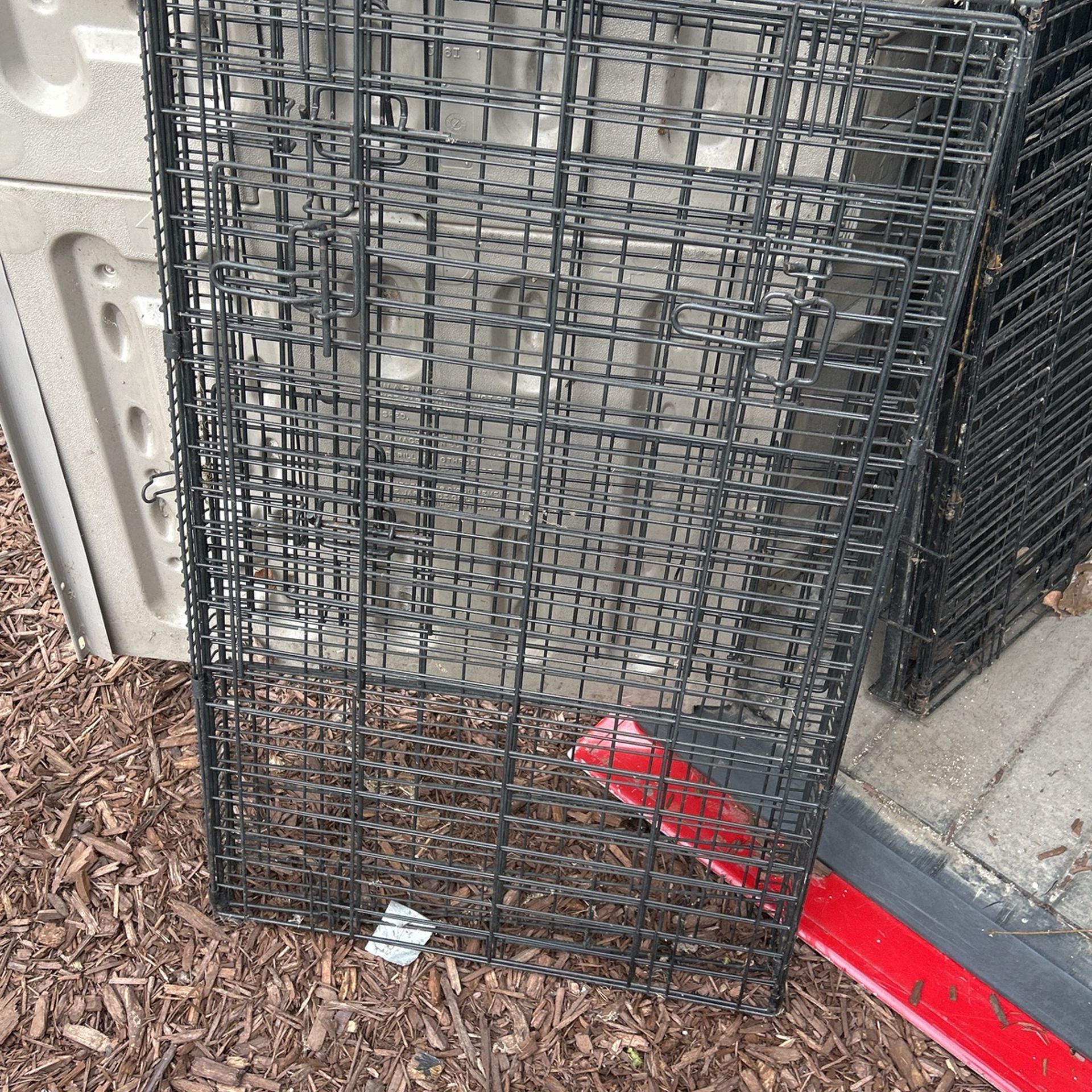 Free Dog Crates! Large and medium Size !!!