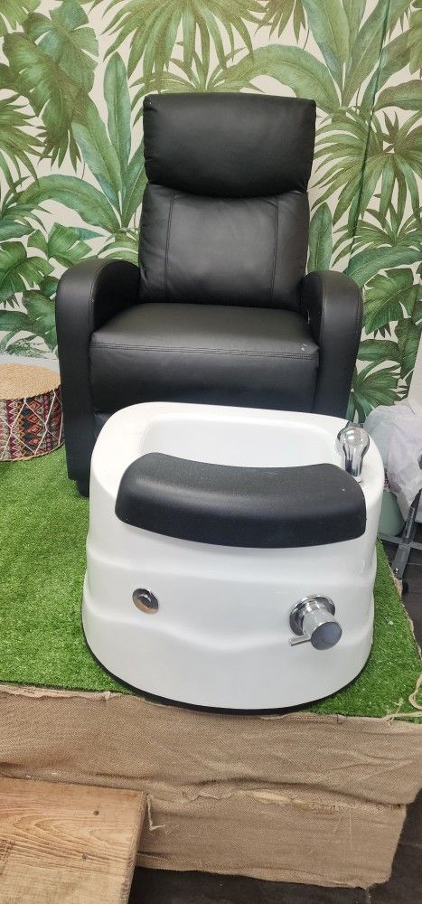 PEDI SPA WITH MASSAGE CHAIR