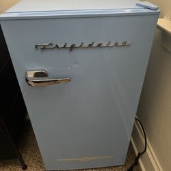 Mini Fridge (Almost New)