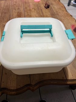 Containers for cupcakes or cakes