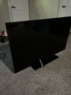 50-inch Full HD (1920 x 1080) flat-screen Smart LED TV with Remote