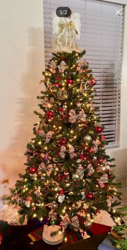 Used Christmas Tree For Sale.  Still Looks Great.   Read Description.