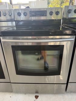 Samsung Stainless Steel Electric Range with Glass Cooktop