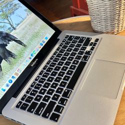 Apple MacBook Pro 13” I5/8GB/256GB SSD $140