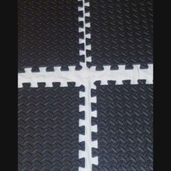 Interlocking exercise mat black,6 pcs 2'x2' set.(24 square feet)