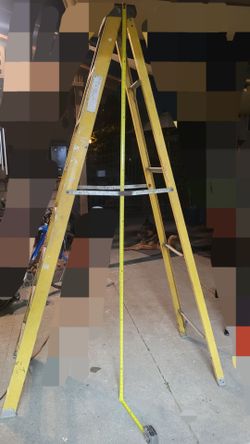 8 Ft  Aluminun step ladder