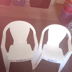 Two Mini Chairs For Toddler/ Dos Mini Sillas Para Niños