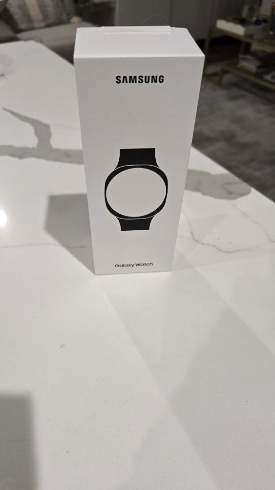 Samsung Galaxy Watch8 with Band