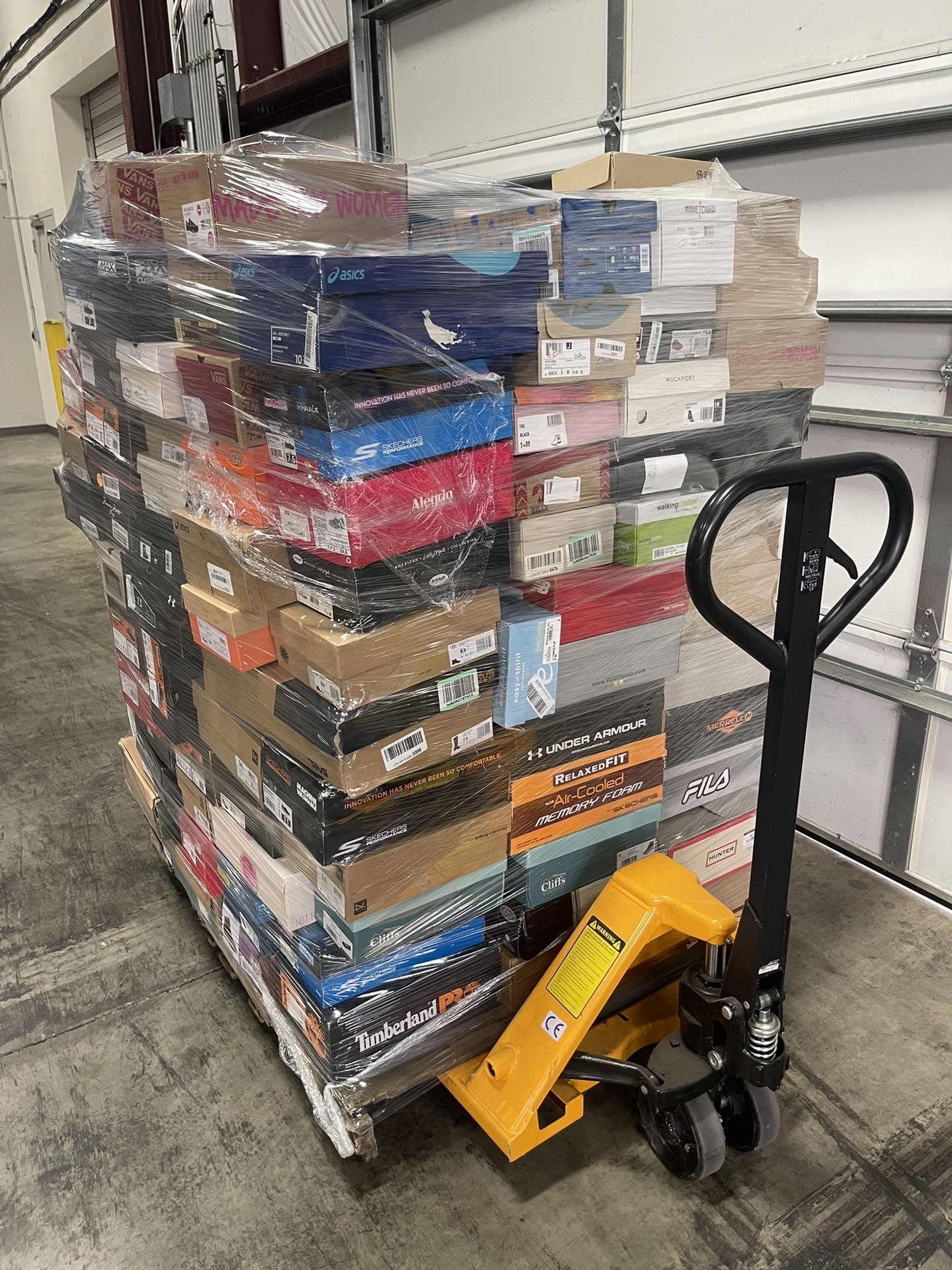 Wholesale Branded Shoes For Sale Men's & Woman's Each Pallet 200