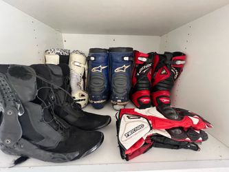 Motorcycle Riding Gear Package – 3 Pairs of Boots + 2 Pairs of Gloves – Alpinestars & Teknic