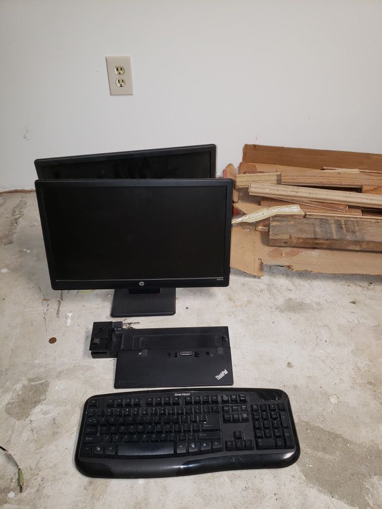2-20"hp monitors,loading dock and wireless keyboard and mouse