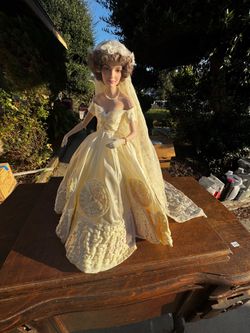 Vintage 16-inch Franklin Mint Jacqueline Kennedy Heirloom Bride Doll collectible doll