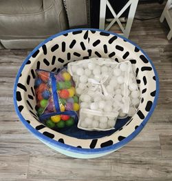 Battat Hop in Foam Ball Pit and Washable Cover w/ New Balls