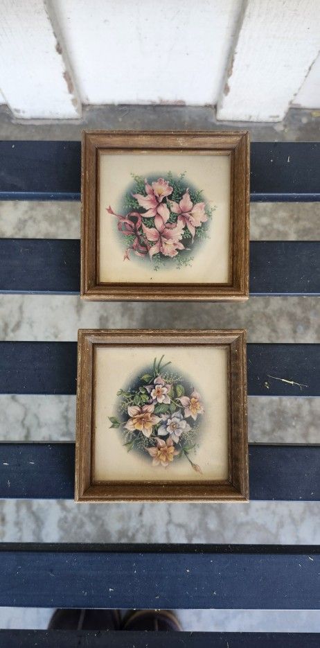 2 Small Vintage Floral Print Pictures
