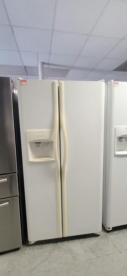 Frigidaire Side‑by‑Side Fridge – Ice & Water, White, Clean