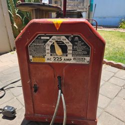 Lincoln AC225 Welder
