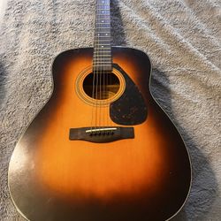 Yamaha F335 Acoustic Guitar 
