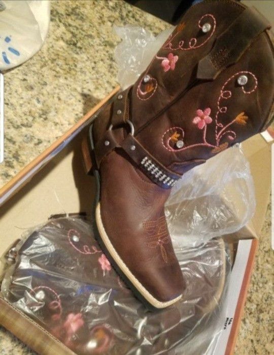 Western boots size 5 Nina
