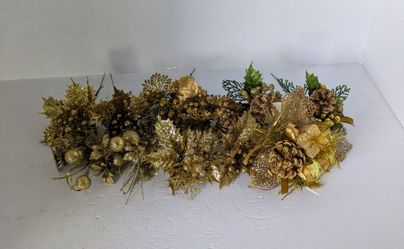 Holiday Decorative Accents with Spikes to Create Festive Arrangement Bundle 11