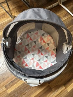 Fisher-Price Portable Bassinet On-The-Go Baby Dome, Travel Play Space with Developmental Newborn Toys & Canopy, Rosy Windmill