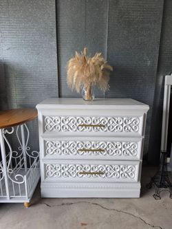 Dresser 3 drawers refinished white and gold pulls