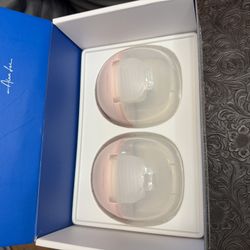 Wearable breast pump