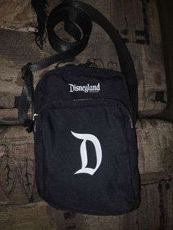 Disneyland Resort Black Cross over Bag like  New !!!