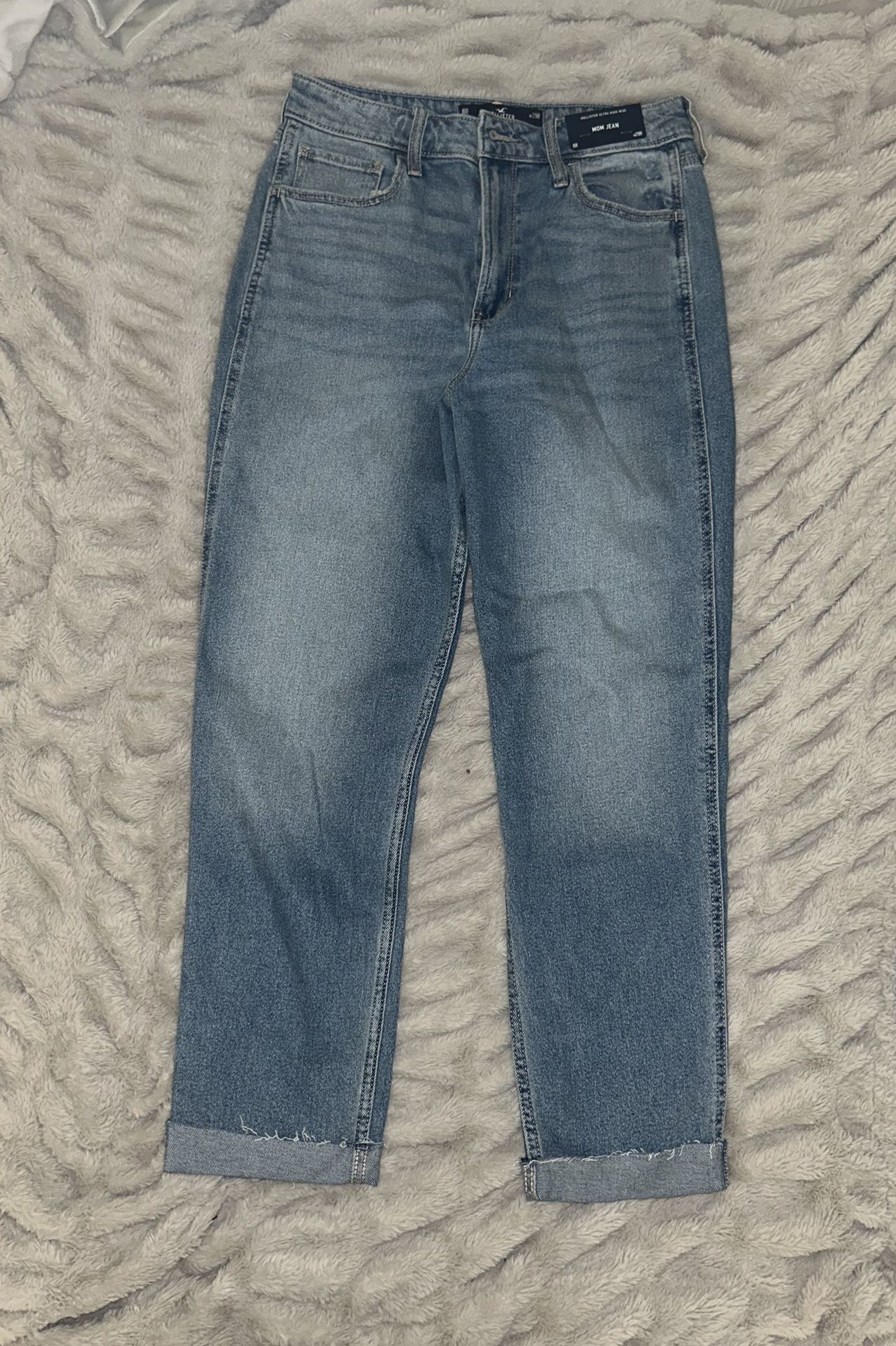Hollister Ultra High-Rise Medium Wash Mom Jeans