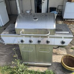 BBQ With Propane Tank