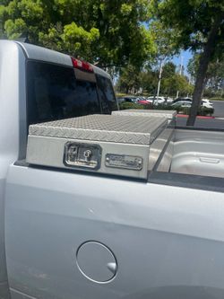 Truck bed tool box