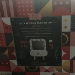 Vanity’s Makeup Set    $10. Dólares   