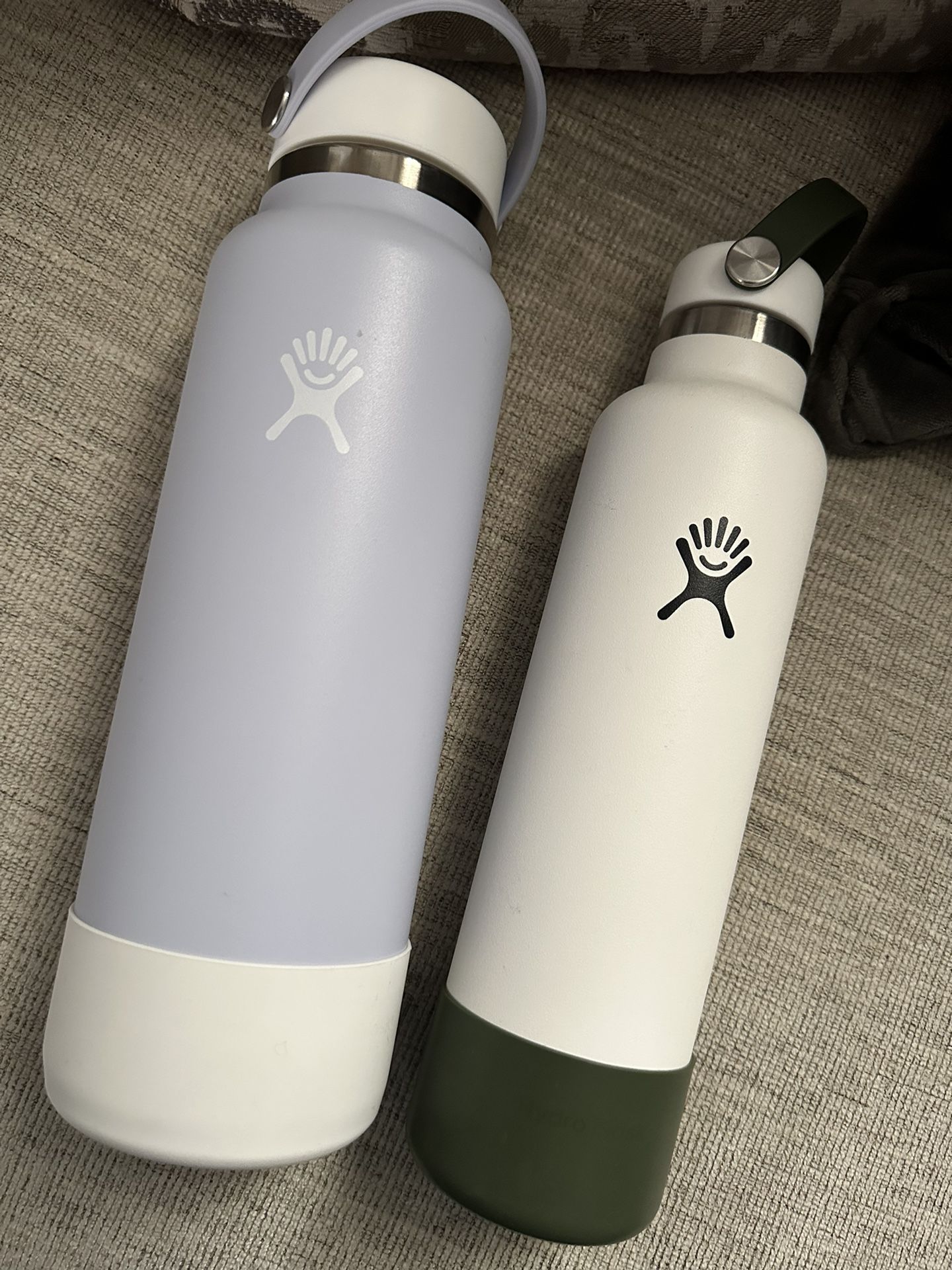 Under Armour 64 Oz Foam Insulated Water Bottle With Fence Hooks And Push  Closed Button for Sale in Los Angeles, CA - OfferUp