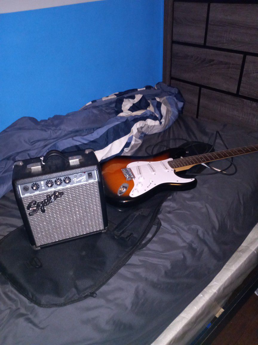 Electric Guitar Amp And Case All Exilent Condition 