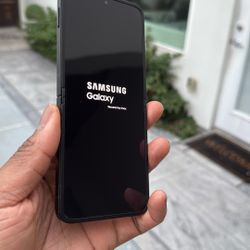 Brand New Samsung Galaxy Z Flip 7 FE 128GB Unlocked - FREE Samsung Smart Watch 