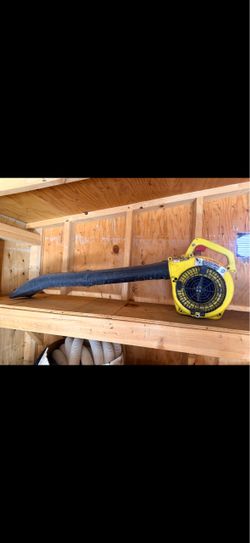 Poulan Gas Leaf Blower – Runs Good